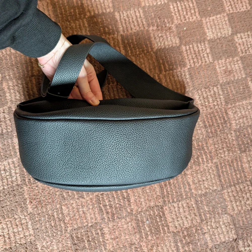 Elegant Leather Black Sling Bag - Picture 9 of 9